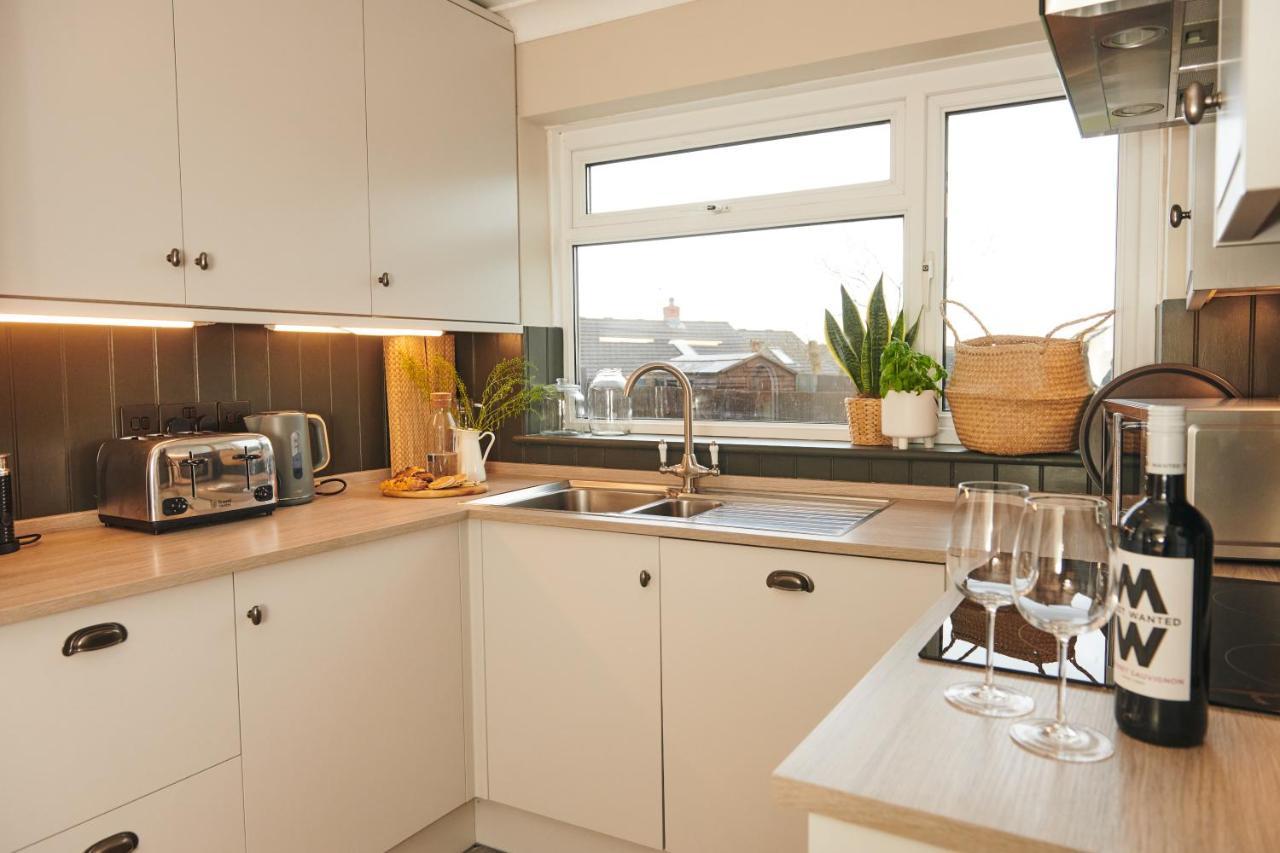 Ser Ar Y Bryn- Lovely Family Home With Garden, Walk To The Village And Beach 손더스풋 외부 사진