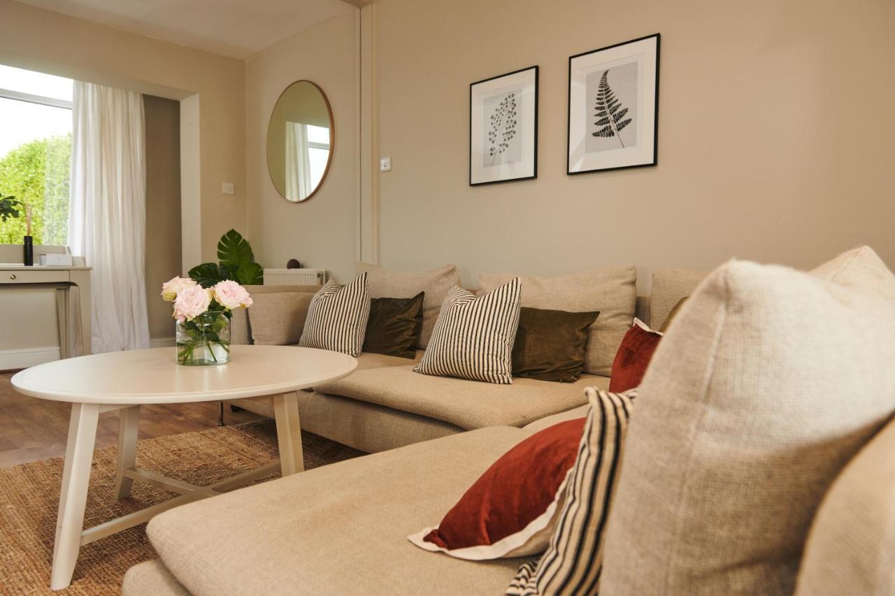 Ser Ar Y Bryn- Lovely Family Home With Garden, Walk To The Village And Beach 손더스풋 외부 사진