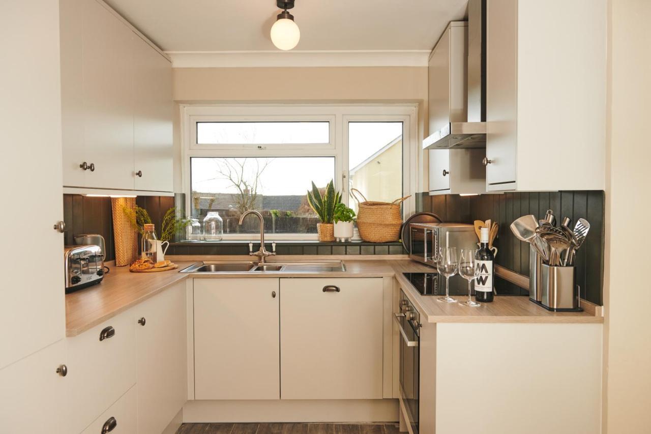 Ser Ar Y Bryn- Lovely Family Home With Garden, Walk To The Village And Beach 손더스풋 외부 사진