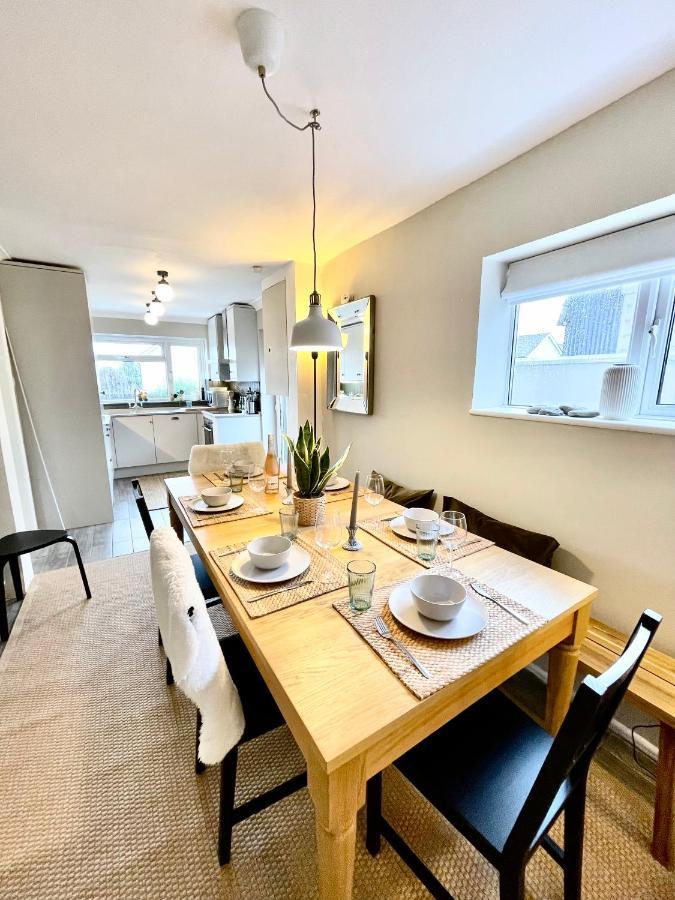 Ser Ar Y Bryn- Lovely Family Home With Garden, Walk To The Village And Beach 손더스풋 외부 사진