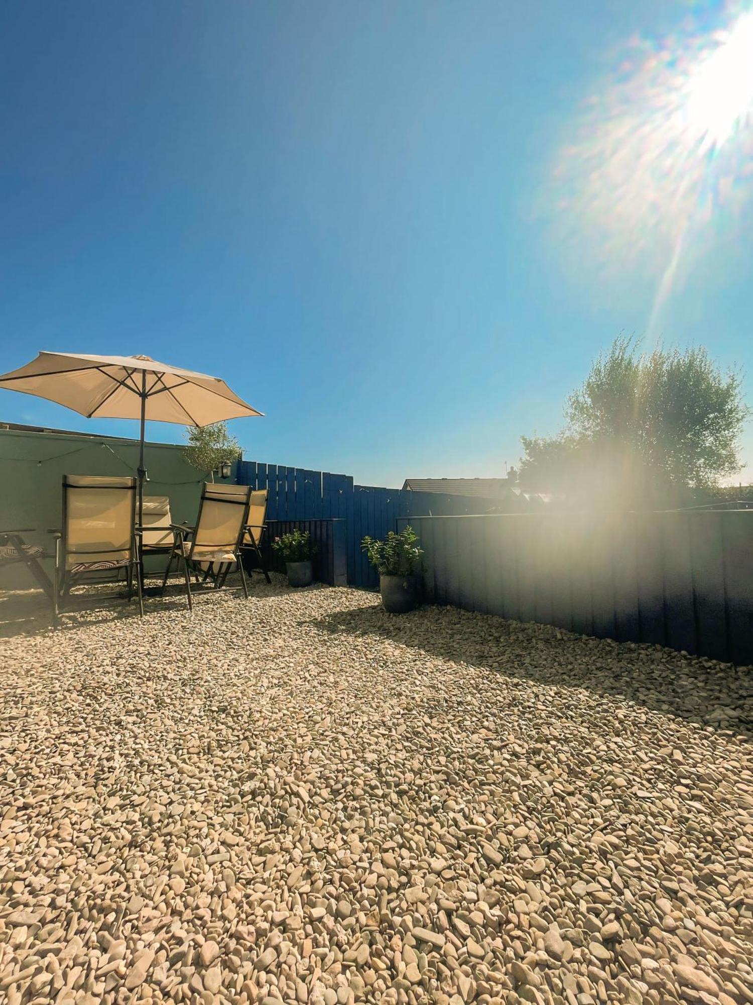 Ser Ar Y Bryn- Lovely Family Home With Garden, Walk To The Village And Beach 손더스풋 외부 사진